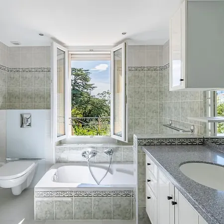 Le Manon, Vue Imprenable Sur La Baie Du Lavandou Apartment *
