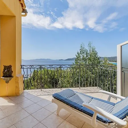 Le Manon, Vue Imprenable Sur La Baie Du Lavandou Apartment *